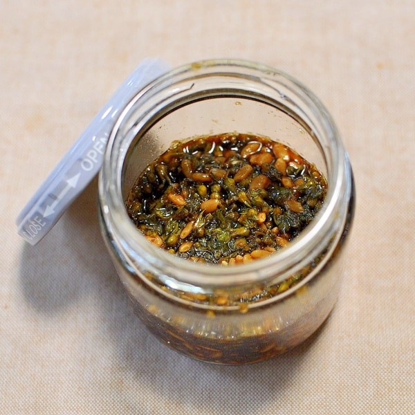 きれいな緑のしその実の塩漬け