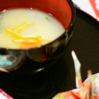 関西の雅な白みそのお雑煮。具材や味付け、レシピを紹介