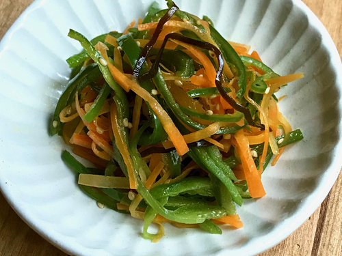 レンジで簡単 ピーマンとツナの塩昆布サラダ