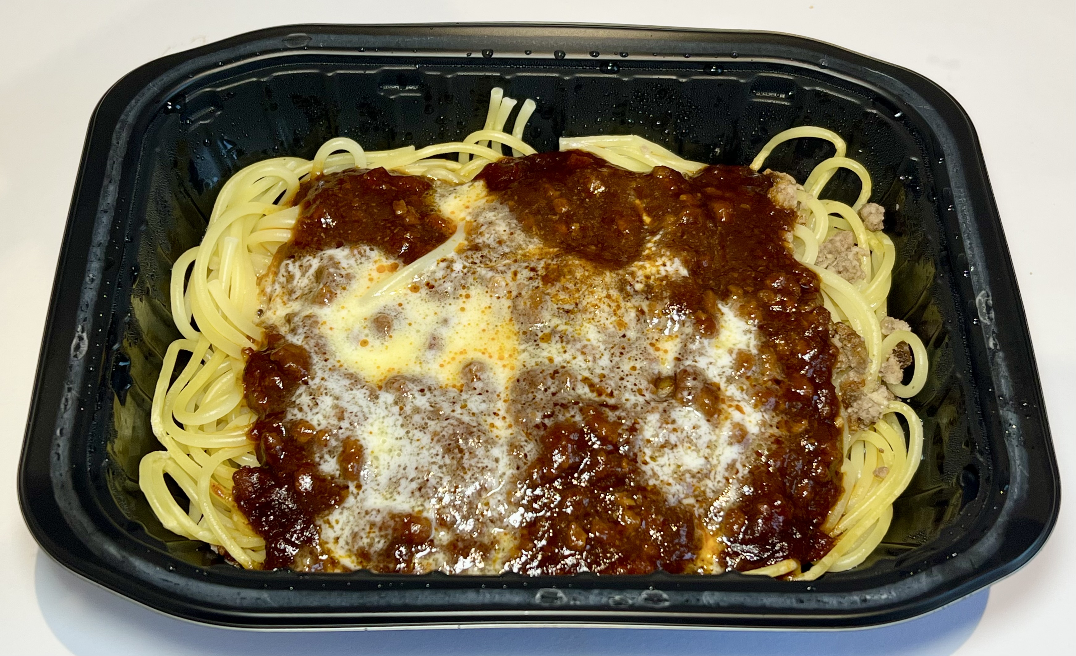 セブン-イレブン「金のボロネーゼ」 牛肉を贅沢に使用した冷凍パスタ 進撃のグルメ- エキスパート - Yahoo!ニュース