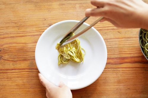 定番 パスタ スパゲティ ミートソース おしゃれ に 盛り付け - No: 22383323写真素材なら「写真AC」無料 フリー ダウンロードOK