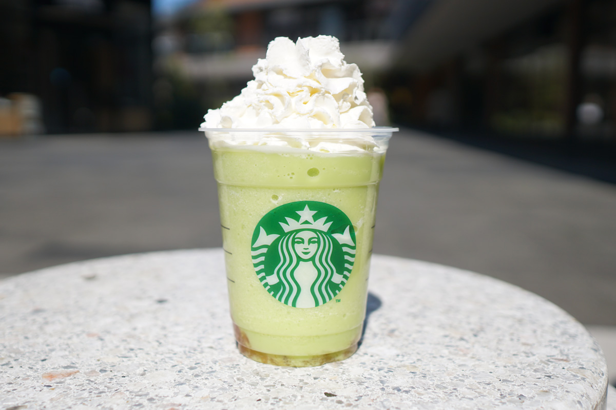 スターバックス「メラ メーラ フラペチーノ」まるで練乳！濃厚ミルク×ベリーソースのハロウィンドリンク - ファッションプレス