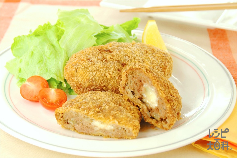 コメダ本気の「ドデカメンチバーガー」！想像超える肉厚と旨みに驚愕！？MONOLAB