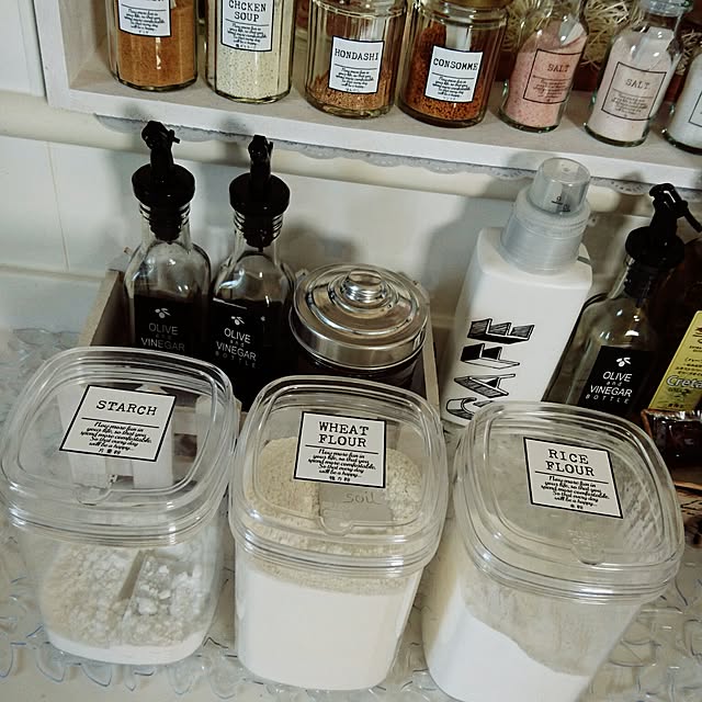 セリアなど100均で調味料入れを揃えて、スッキリおしゃれに！暮らしニスタ