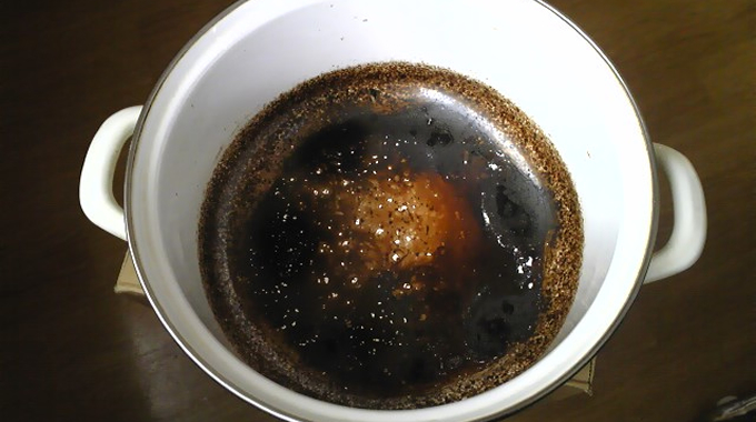 重曹で鍋の焦げを落とすホーロー重曹大掃除 - YouTube