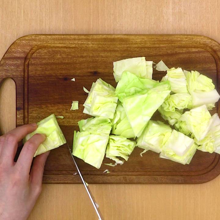 千切りキャベツと塩昆布のごま油和え