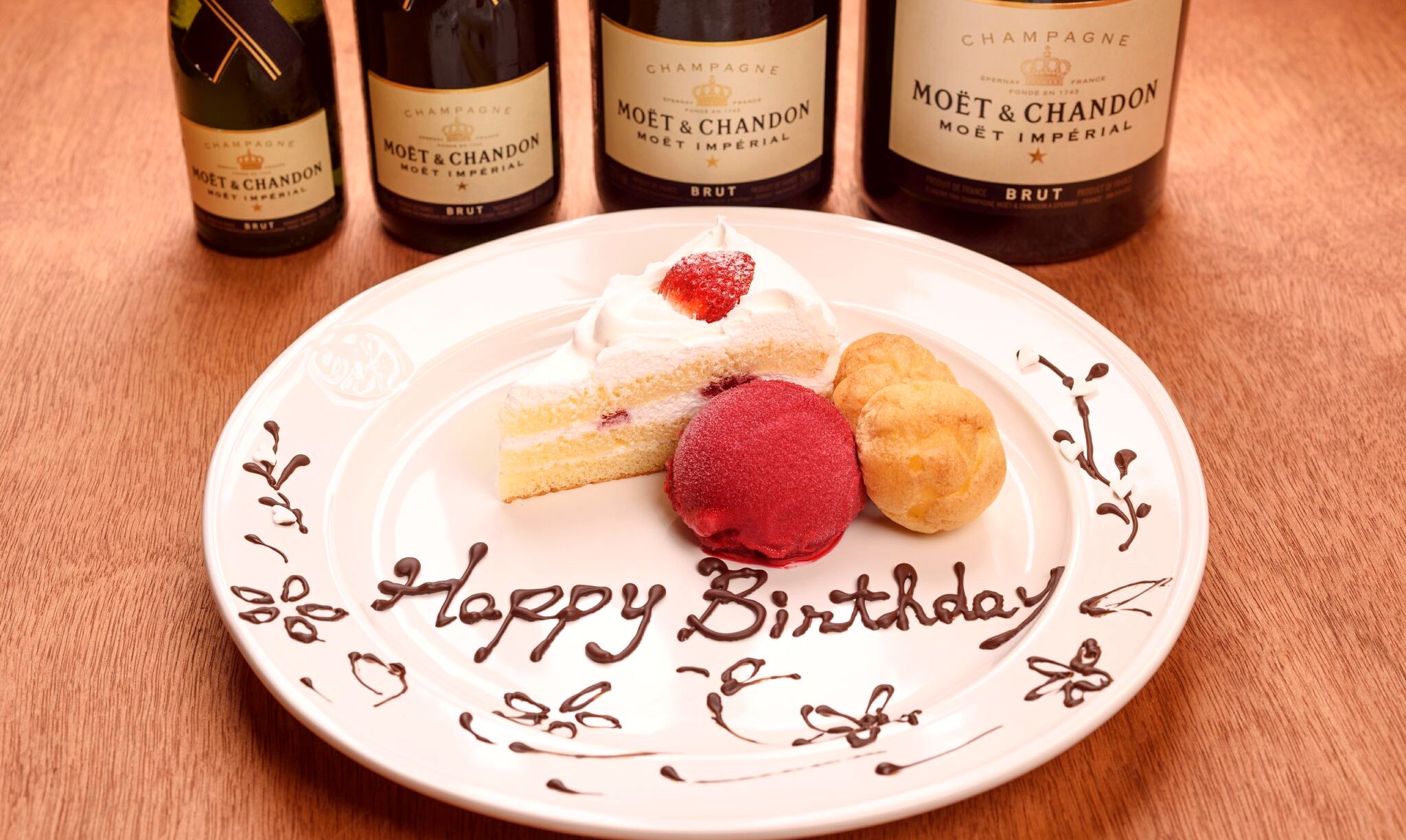 SNSで発信し続けて約2年！デザートプレートメッセージが生み出してきた数々の笑顔-リストランテ プレーゴ 店長兼ソムリエール 藤田紗綾香- -chefno®︎