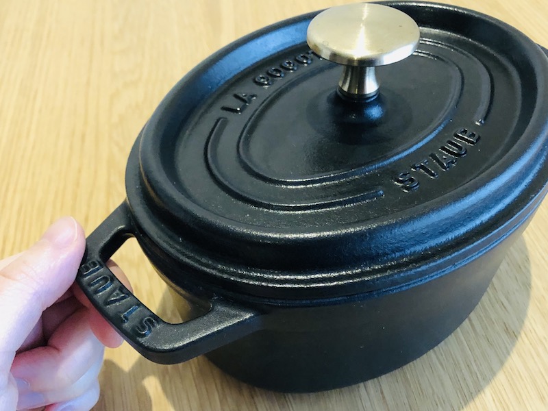 シンプリストのお気に入りのキッチン道具3選。一人暮らしにちょうどよい小さなSTAUB鍋、長く使えるナイフセットなどgoodroom journal