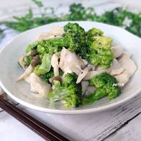 サラダチキンとブロッコリーのマヨ和え