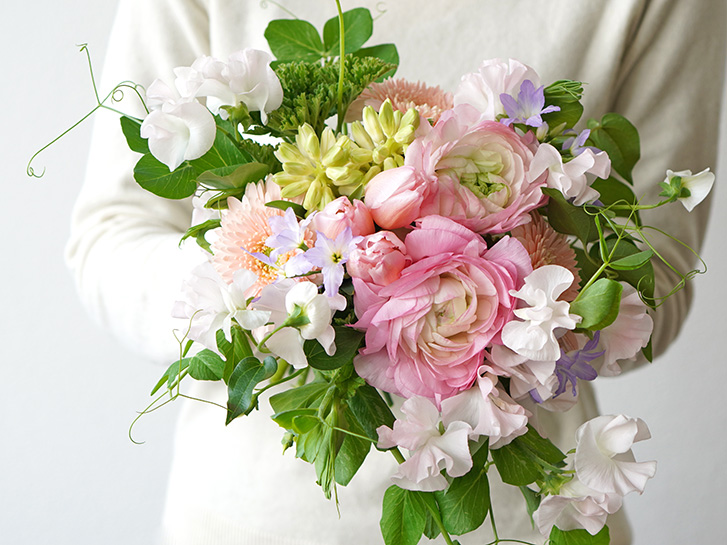 芍薬とラナンキュラスのブーケ 松山、道後温泉へ : 一会 ウエディングの花