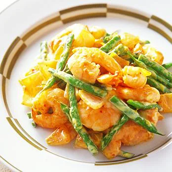 『甘辛肉そぼろ丼』、大根のしそマヨサラダ、小松菜とえびわんたんのスープ 2人分