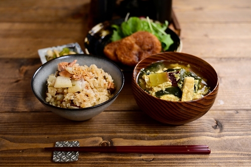 優しい鶏出汁たまご雑炊レシピ300円でヘルシーに