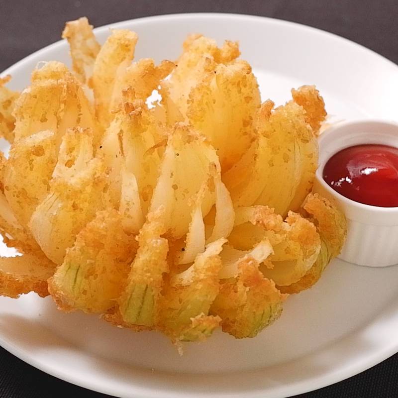 まるごとオニオンフライ ローソン 玉ねぎの甘味を楽しめるサクサクとしたフライです!!いぬきちのコンビニ飯