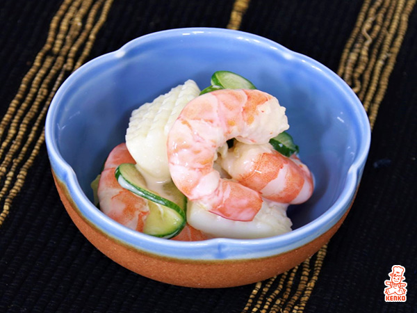 みず菜とキャベツ、魚介のにんにく炒め