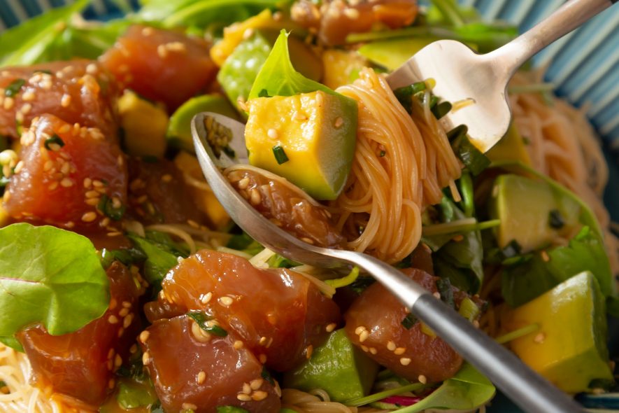 まぐろとアボカドのポキ丼 – HAPPY KITCHEN