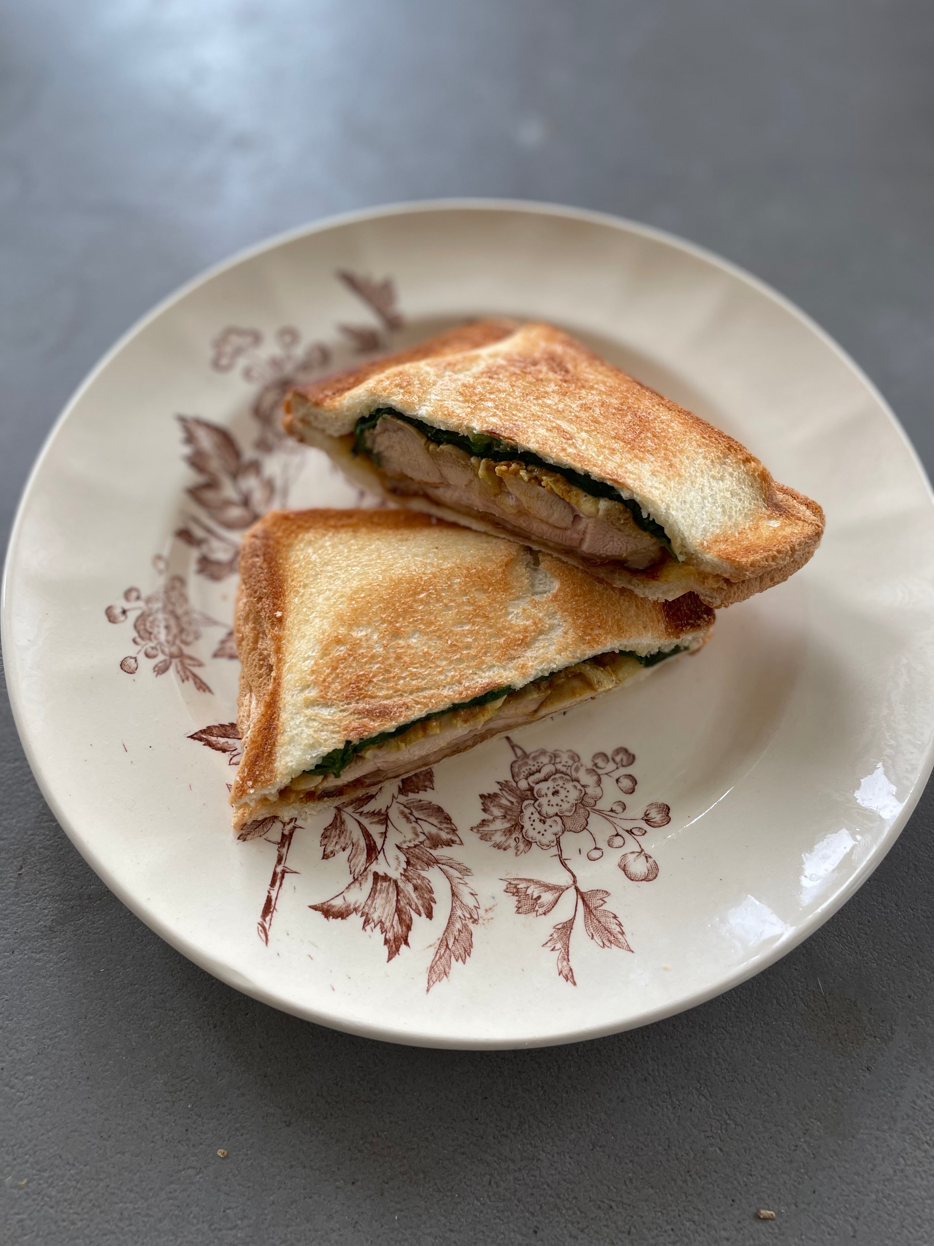 鶏肉のタンドリーチキン風ステーキ。の写真素材71724492- PIXTA