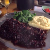 ワインにあう肉料理が目白押し！「肉ワインフェス」が9月26日から横浜赤レンガで初開催るるぶ&more