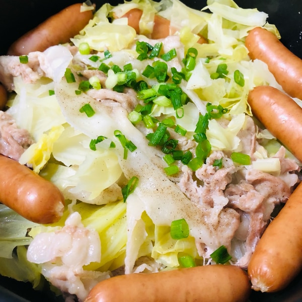 フライパン要らず！, レンジで簡単！キャベツともやしの豚巻き蒸し, さっぱり食べれる簡単おかず！, 野菜とお肉をたっぷり食べられるのが嬉しい1品,▼材料2人分, 豚バラ薄切り肉250g, 塩コショウ少々, キャベツ1 4個, もやし1 2袋, 醤油 大さじ1, 料理酒大さじ1, 水大さじ1, 鶏ガラスープの素小さじ1,