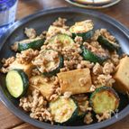 ズッキーニとひき肉のカレー炒め丼クラシル