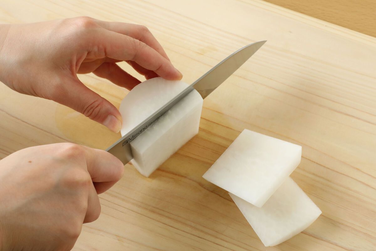 大根の拍子木切り - 野菜の切り方 料理の基礎レシピサイトNadia