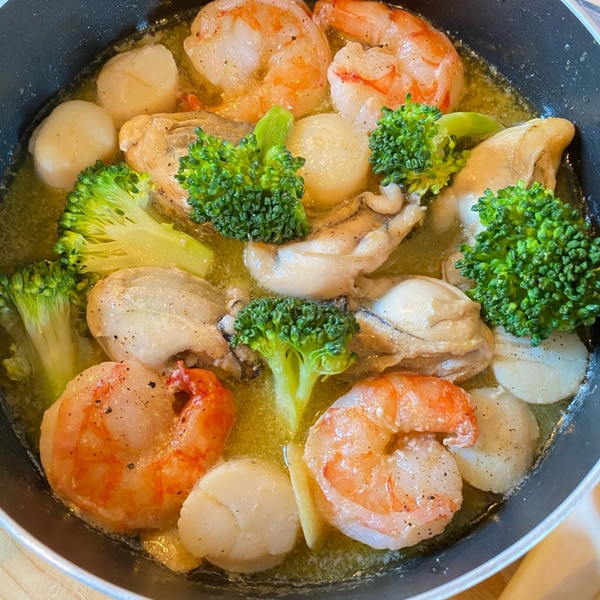 １０分で完成！魚介のアヒージョクリームチーズ添え