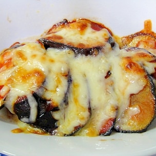 おつまみにおすすめ♪ なすとベーコンのみそチーズはさみ焼き