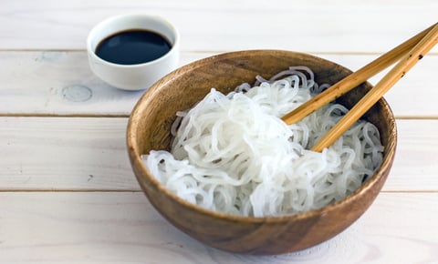 賞味期限切れの「白滝 糸こんにゃく 」いつまで食べられる？腐る？見分け方や期限ごとの目安を詳しく解説！おうちごはん研究所