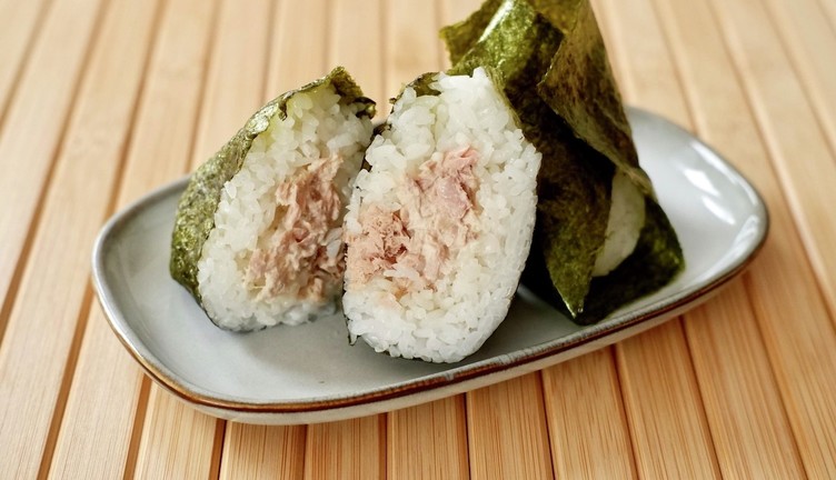 基本からアレンジまで！思わずつくりたくなる「コンビニ ツナマヨおにぎり」のレシピ集クックパッド