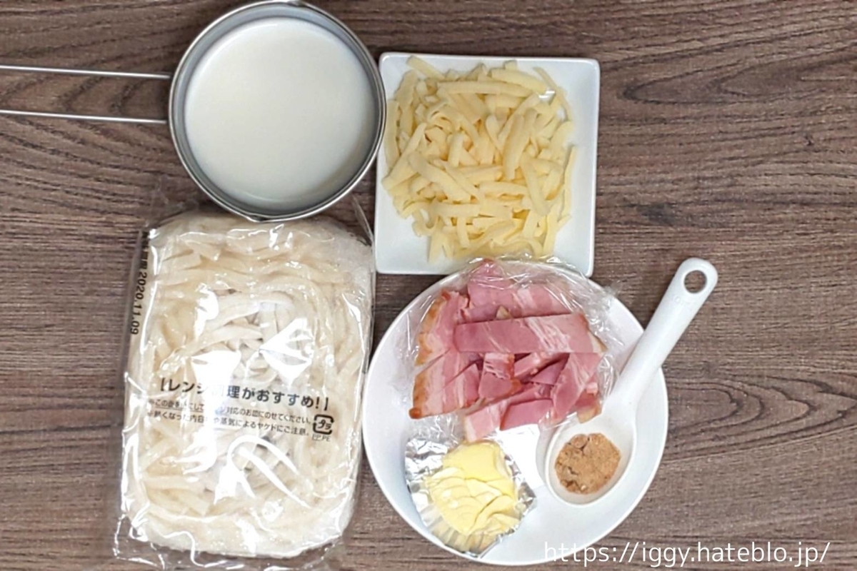 虚無焼うどん , 鰹節 2g, オイスターソース 大さじ1 2, 醤油 大さじ1 2, 砂糖 1つまみ, 塩 1つまみ, 味の素 3振り,サラダ油 小さじ2, 黒胡椒 適量, 冷凍うどん 1玉, 鰹節 適量, 紅生姜 お好みで, ★味変でマヨネーズ,鰹節2gを容器に入れ600w50秒チンし揉み粉にする,