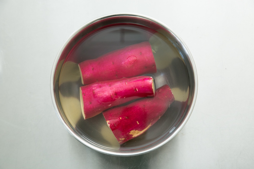 嘘じゃなかった！塩水に浸けるだけで、とっても美味しい焼き芋ができる♪料理のレシピや作り方暮らしニスタ