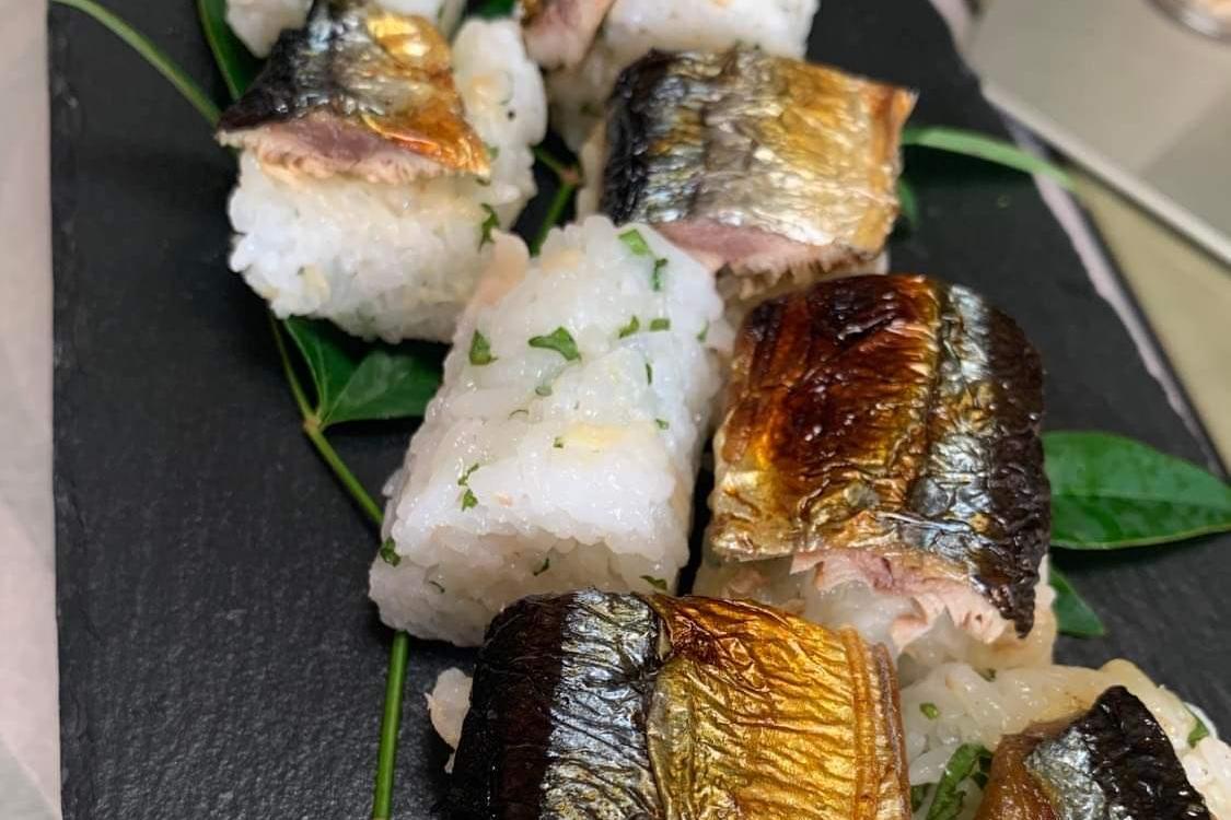 さんま寿司 26121026000 の写真・イラスト素材アマナイメージズ