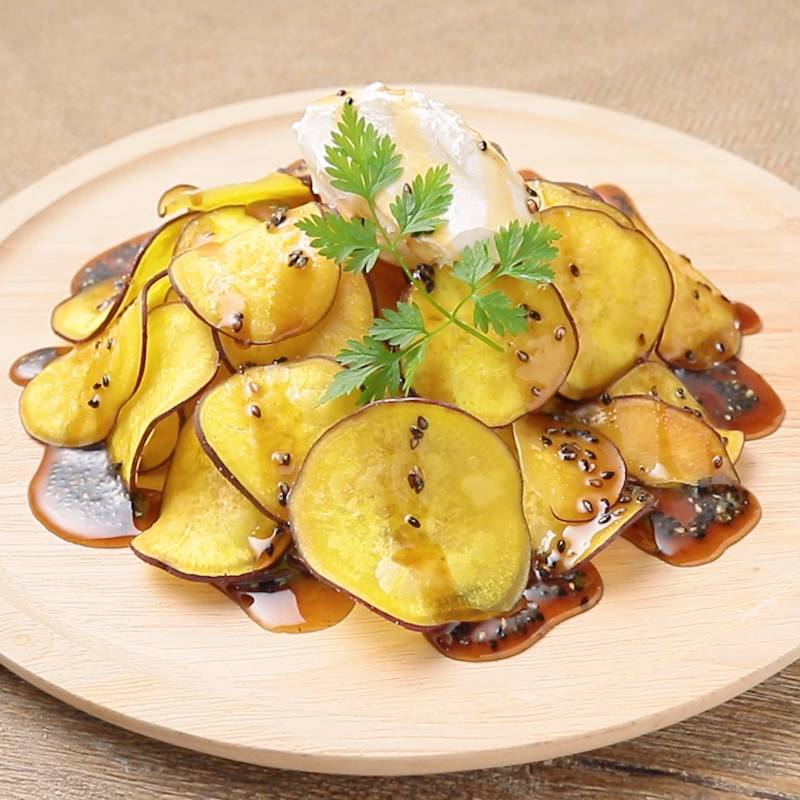 フライパンひとつで簡単！さつまいもチップスのレシピ