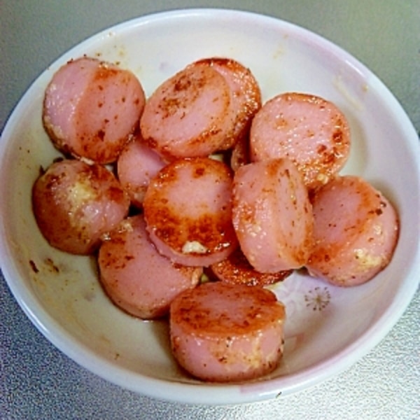 節約！魚肉ソーセージでメインおかずが完成♪魚肉ソーセージと玉ねぎの揚げ焼きのっけ弁当真由美さんの1週間2500円節約レシピ