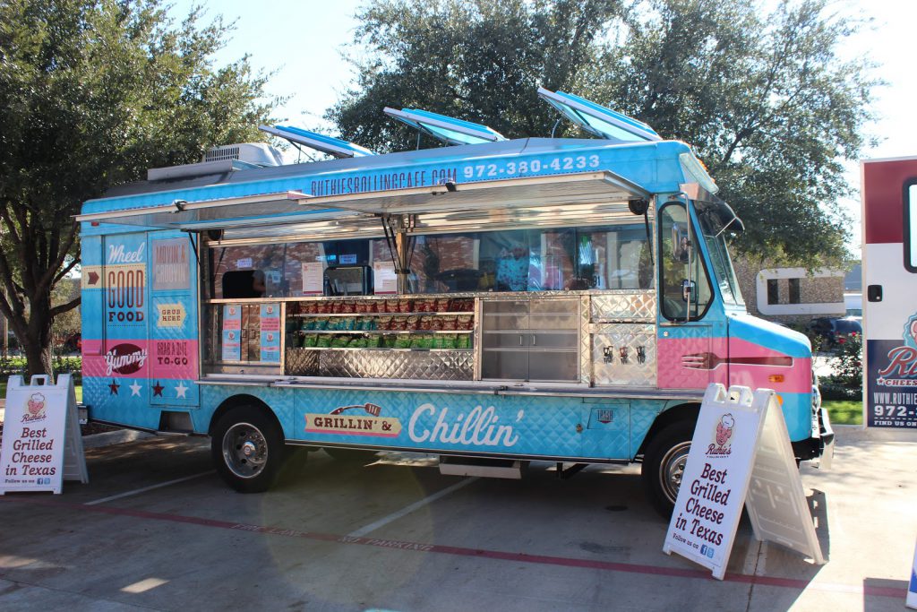 アメリカ発祥フードトラックが日本で増加中！サラダや包み揚げピザなどが人気クックビズ総研