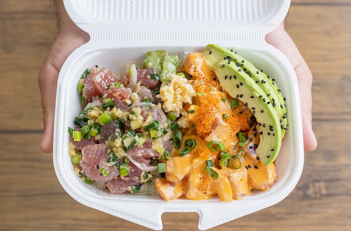 青森県の幸せ盛りマグロ丼「鶴亀屋食堂」＆山形県びっくり土産をくれる店主を再訪「そば処 ふくろう」『オモウマい店』グルメLocipoPress