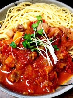 豚バラ肉とほうれん草のトマトソース パスタ☆hirochinのおうちレストラン☆