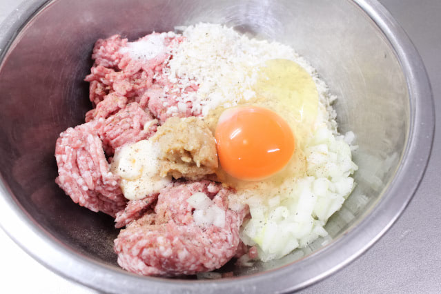 徹底解説 肉汁を閉じ込める絶品ハンバーグの作り方・焼き方＜プロ級レシピ＞ - 低音料理研究所