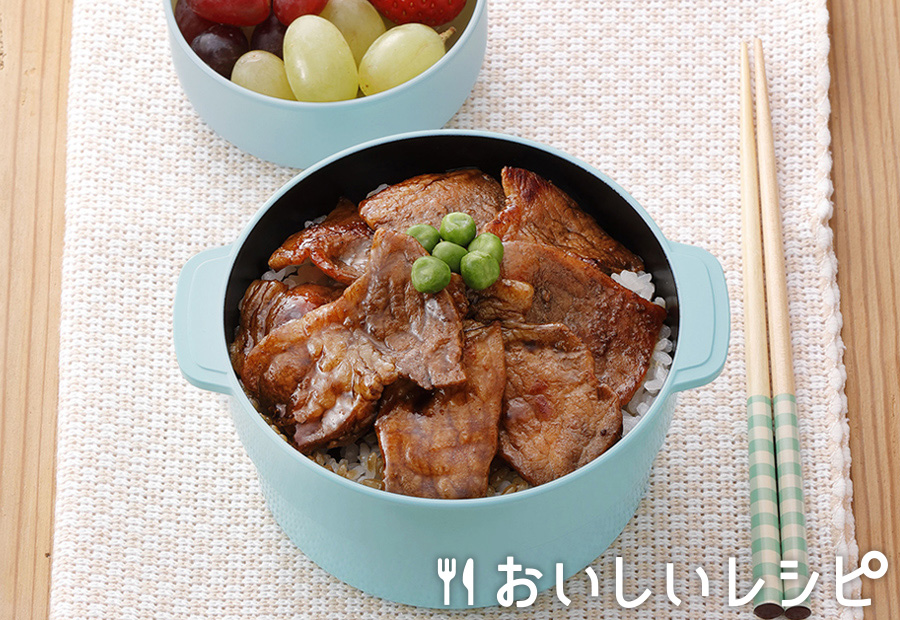 親子丼弁当, 寒さも本格化してきたので、ついに保温弁当の出番がやってきました〜。,食べる頃には熱々ではないだろうけど、冷え冷えよりはうんと食べやすいみたい。, ただ 。一つ難点が。, 洗い物の量が多すぎる〜😭,そして、ヤツは夕飯の洗い物が終わった頃にお弁当箱出してくるのよね〜😮‍💨, 明日は、炊き出しがあるのでお弁当は普通で良いかな😊,高校生男子弁当 ,高校球児弁当 ,保温弁当,