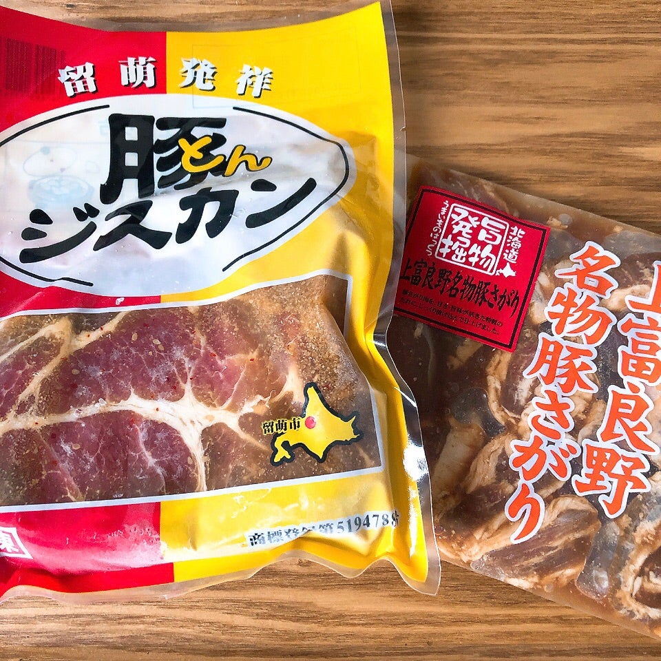 留萌発祥グルメ中央スーパーの豚ジスカン！豚ギスカンじゃなくて豚ジスカンです！ｗいわゆるジンギスカンのタレで味付けした豚肉です！ジンタレで味付けしてるから間違いない美味しさですよねｗ中央スーパーがコープの傘下に入ったときに味が変わったと地元の方が言って