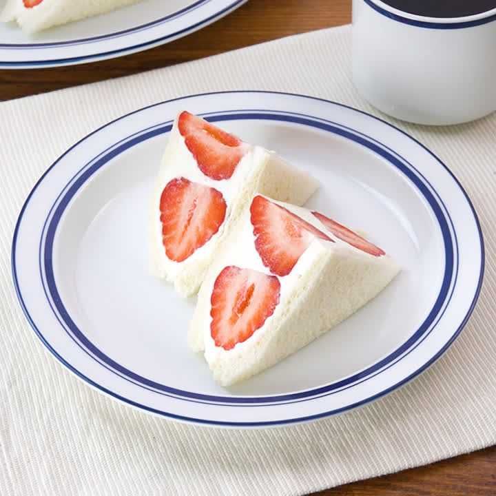 家庭で作れる！フルーツサンドの世界を堪能するレシピ本『果実とパンの組み立て方』Sheage シェアージュ