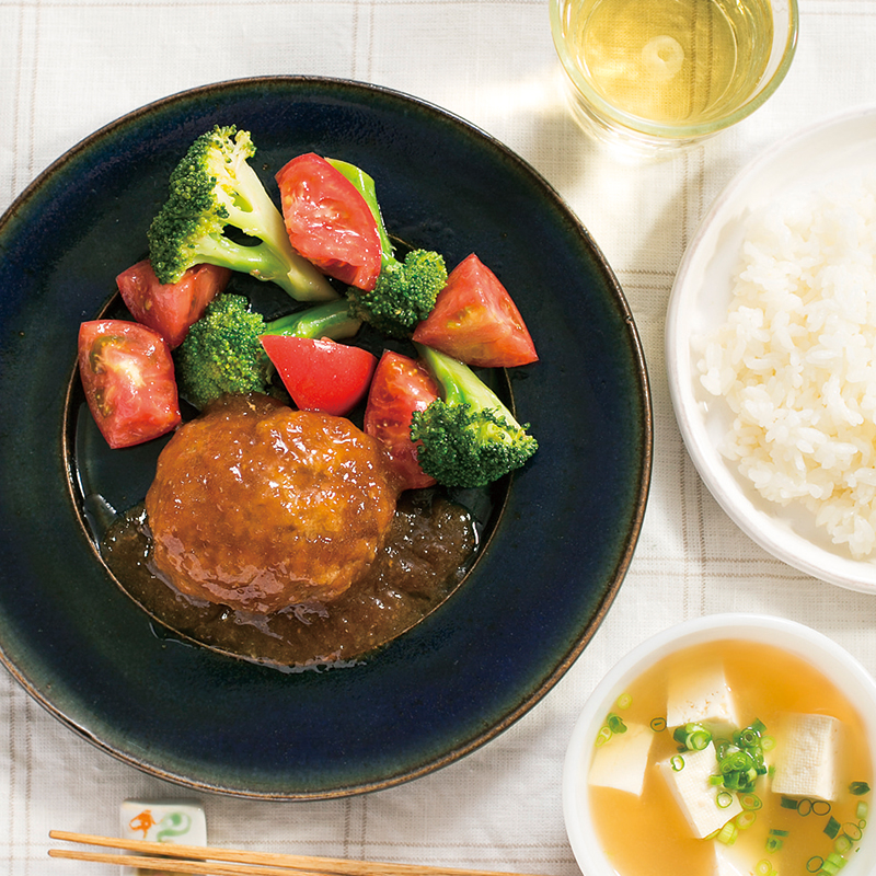 □イイホシユミコさんのお皿で、和風おろしハンバーグ♪ふたり＋３びき