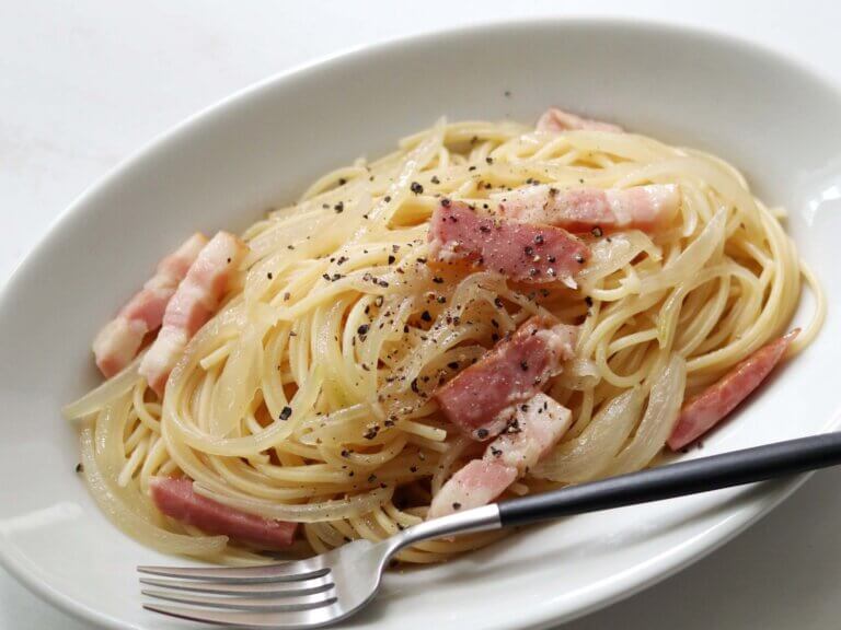 牛乳・全卵で作るカルボナーラレシピ 簡単なのに味わいは本格的