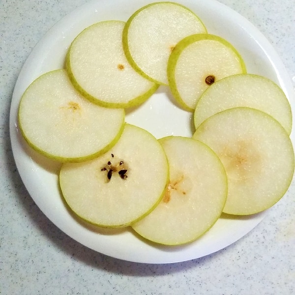 簡単な梨の剥き方と切り方のコツを紹介