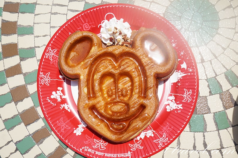 TDL：ミッキーシェイプのワッフル！行列ができる前に入店できましたー！！人生で必要な教養はすべてディズニーが教えてくれた