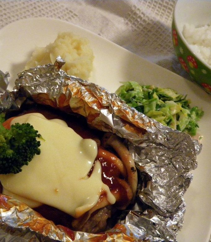 夫と子どもが大喜びしたホイル包み焼きチーズインハンバーグ♡弁護士清源万里子のブログ：家族が笑顔になるお弁当作り♡