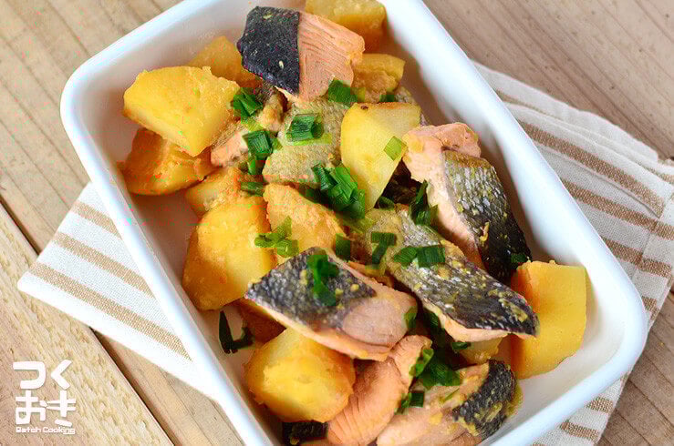 さけの甘辛煮の献立 副菜：じゃがいも とブロッコリーのみそチーズ焼き、汁物：たけのことわかめのみそ汁 献立・メニュー 味の素パーク たべる楽しさを、もっと