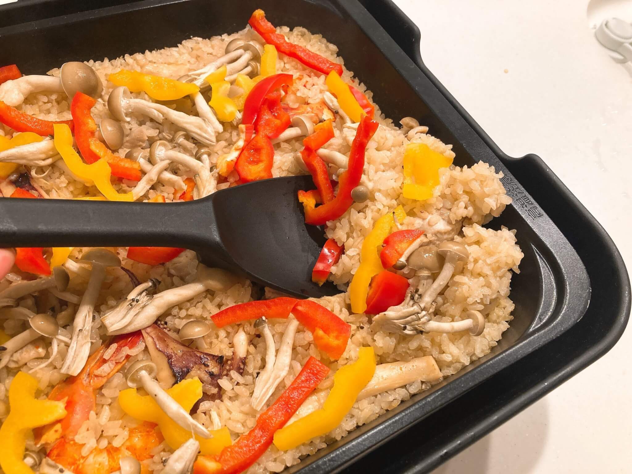 カセットコンロと鍋よりも、象印「STAN.」のホットプレートのほうが冬の食卓を最高にしてくれる気がしてきたROOMIE ルーミー