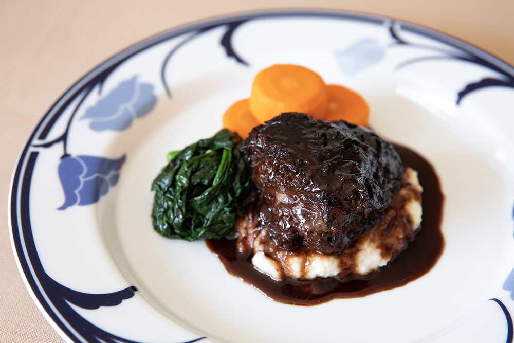 牛ほほ肉の絶品レシピ15選！定番の赤ワイン煮込みからアレンジまで - macaroni