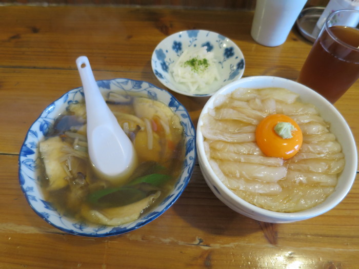 青森の八戸のみなと食堂でヒラメとマグロの漬け丼の写真・画像素材-Snapmart スナップマート