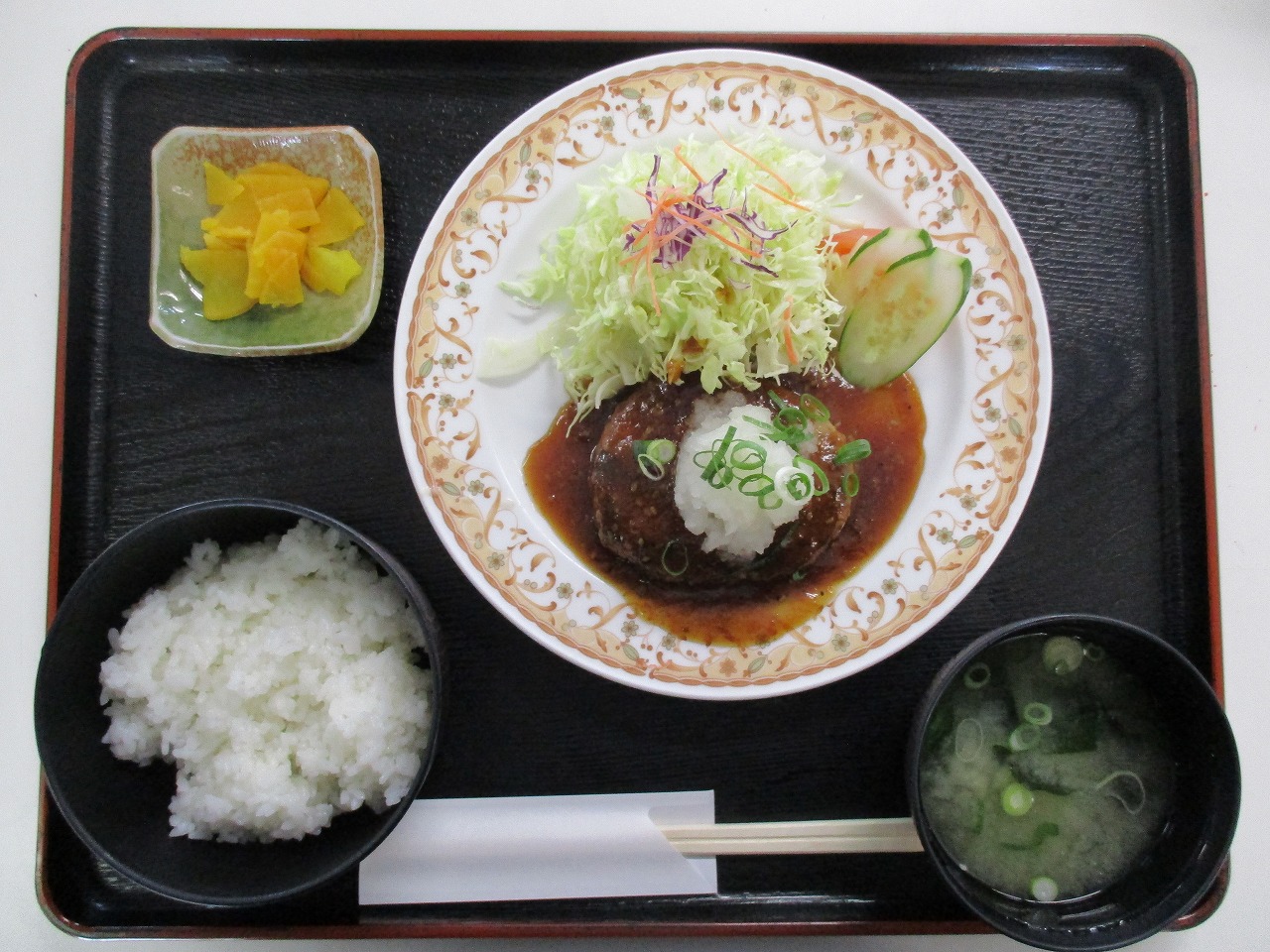絶対失敗しない和風ハンバーグ。定食。含み笑いのカフェ飯本『syunkon』